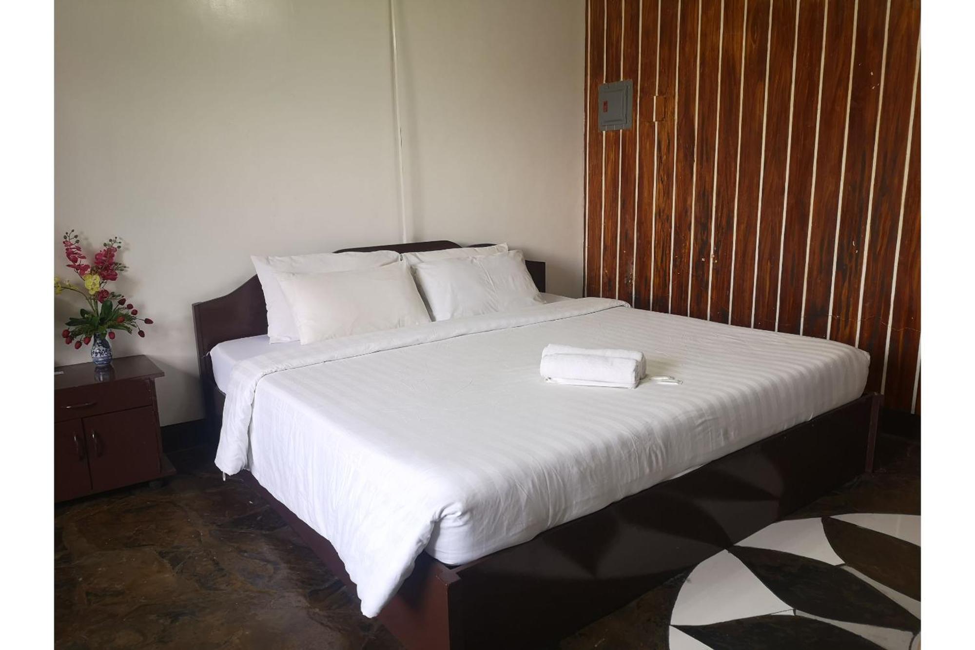 Oyo 880 Flores De Musa Inn Puerto Princesa Ngoại thất bức ảnh