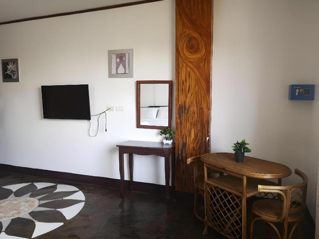 Oyo 880 Flores De Musa Inn Puerto Princesa Ngoại thất bức ảnh