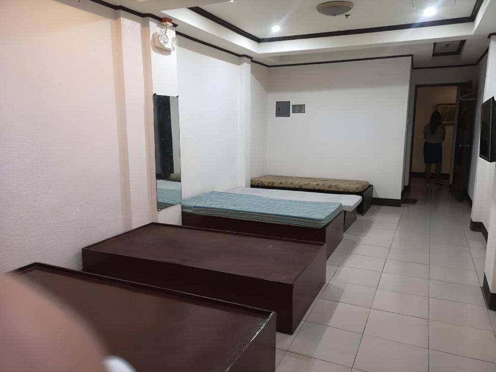 Oyo 880 Flores De Musa Inn Puerto Princesa Ngoại thất bức ảnh