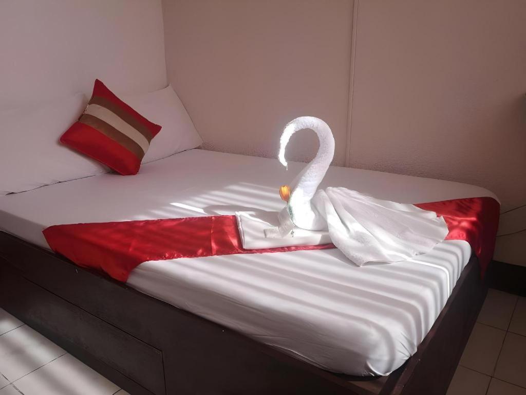 Oyo 880 Flores De Musa Inn Puerto Princesa Ngoại thất bức ảnh