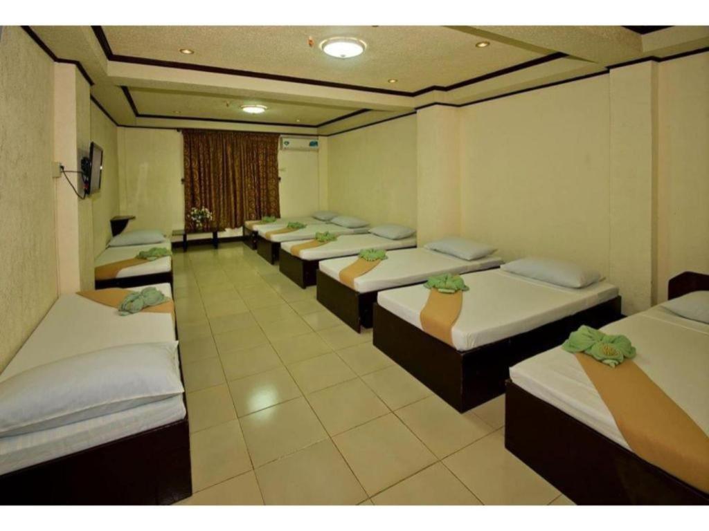Oyo 880 Flores De Musa Inn Puerto Princesa Ngoại thất bức ảnh