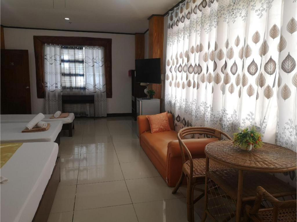 Oyo 880 Flores De Musa Inn Puerto Princesa Ngoại thất bức ảnh