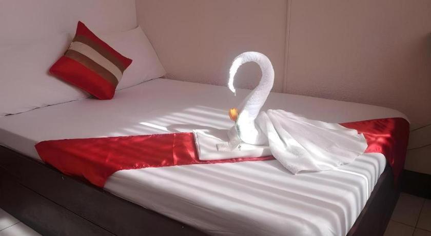 Oyo 880 Flores De Musa Inn Puerto Princesa Ngoại thất bức ảnh