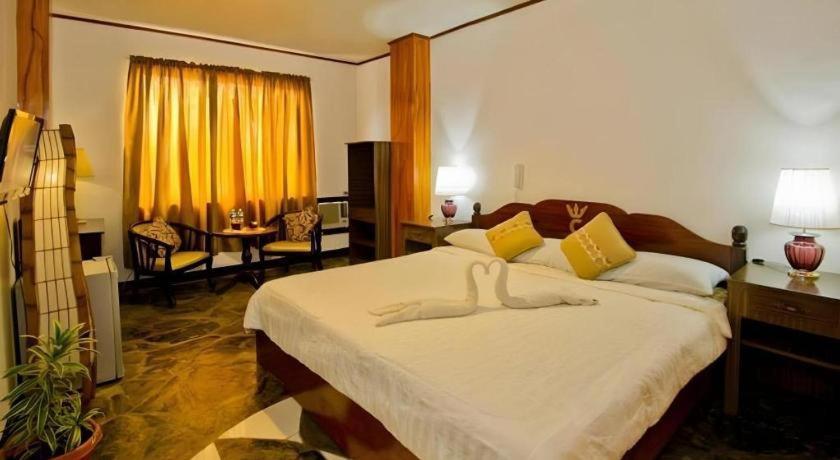 Oyo 880 Flores De Musa Inn Puerto Princesa Ngoại thất bức ảnh